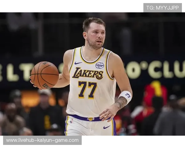 东契奇狂砍三双，湖人3连胜登西部第三！4大球员展现出色表现，湖人不敌独行侠 东契奇30 9 8